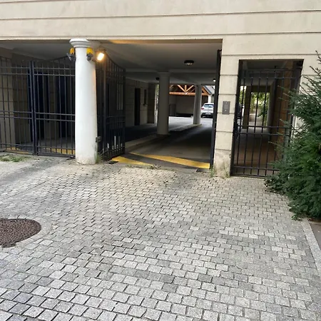 à Proximité De Parking Inclus